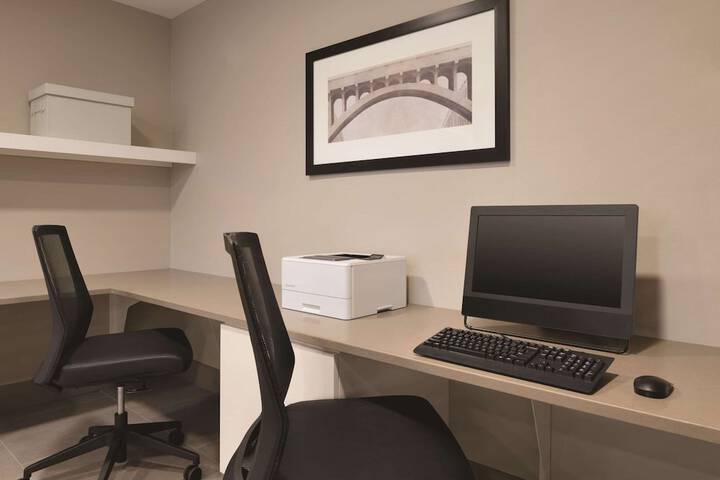 Business Center 35 of 36