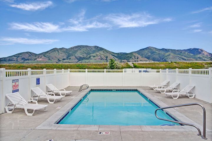 Pool 2 of 24