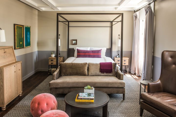 Room 32 of 82