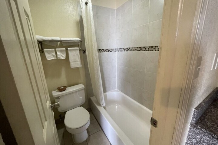 Room 9 of 24