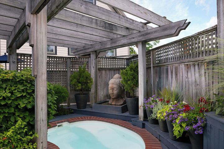 Crowne Pointe Historic Inn & Spa - Adults Only