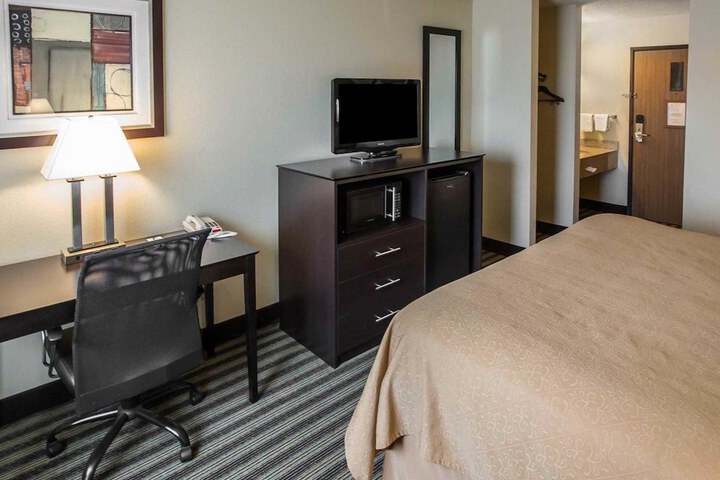 Room 17 of 28