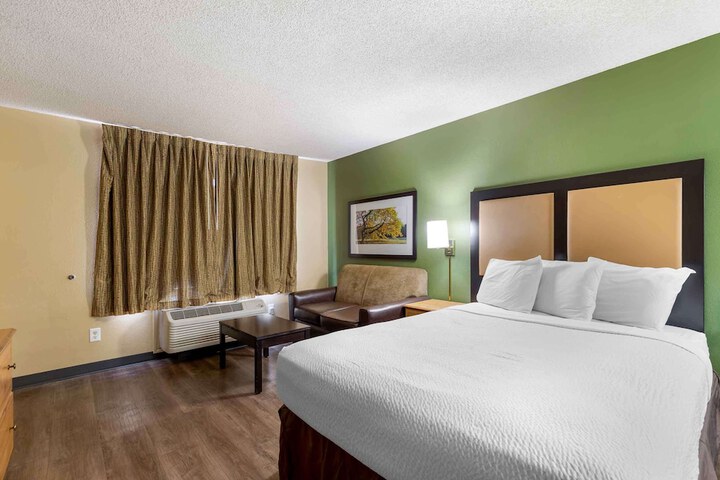Room 10 of 29
