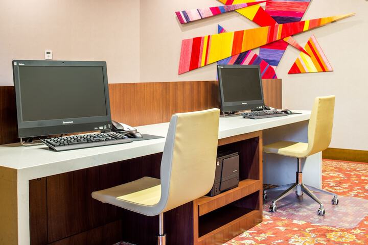 Business Center 32 of 34