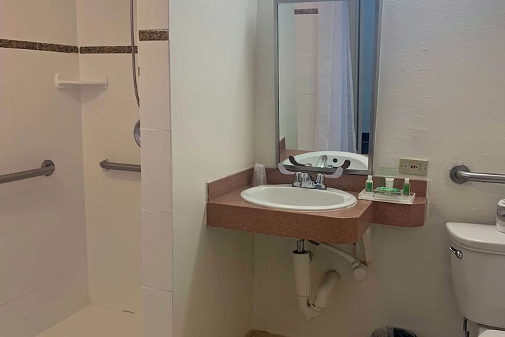 Room 40 of 65