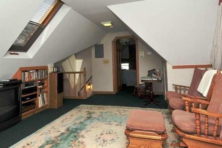 Victorian Loft B & B