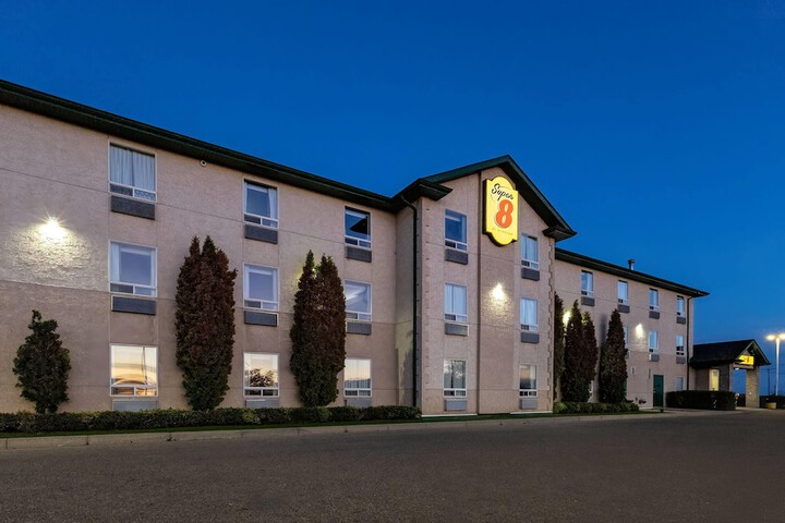 Super 8 by Wyndham Prince Albert