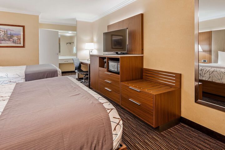 Room 15 of 34
