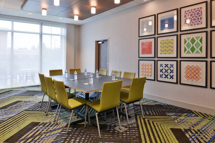 Holiday Inn Express & Suites Marshalltown by IHG