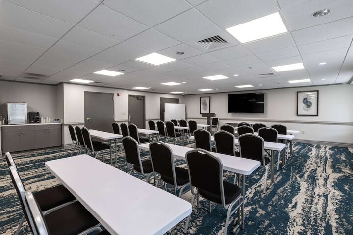 Wingate by Wyndham Charlotte Speedway / Concord