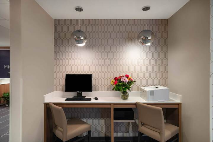 Business Center 67 of 69