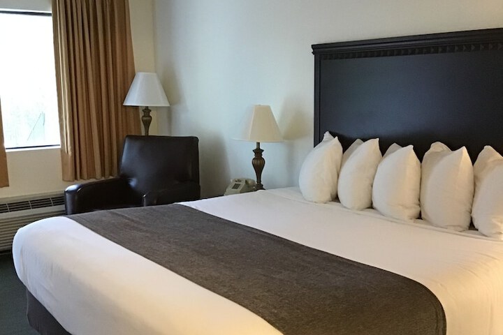 Room 11 of 37