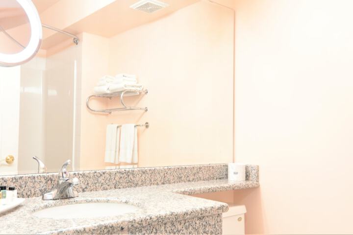 Crystal Star Inn Edmonton Airport