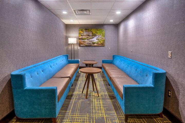 Hampton Inn & Suites Cleveland-Airport / Middleburg Heights