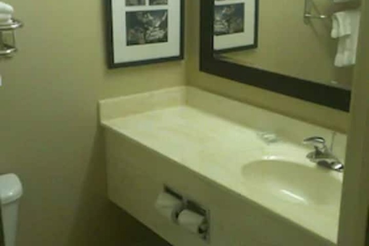 Room 25 of 37