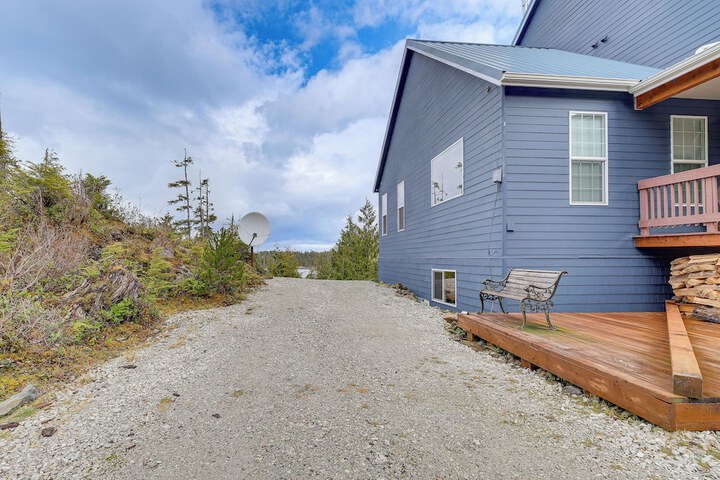 Fish & Hike: Apartment w / Pool Table in Ketchikan!