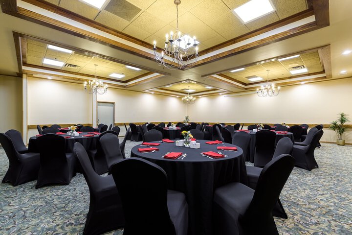 Ballroom/Hall 35 of 41