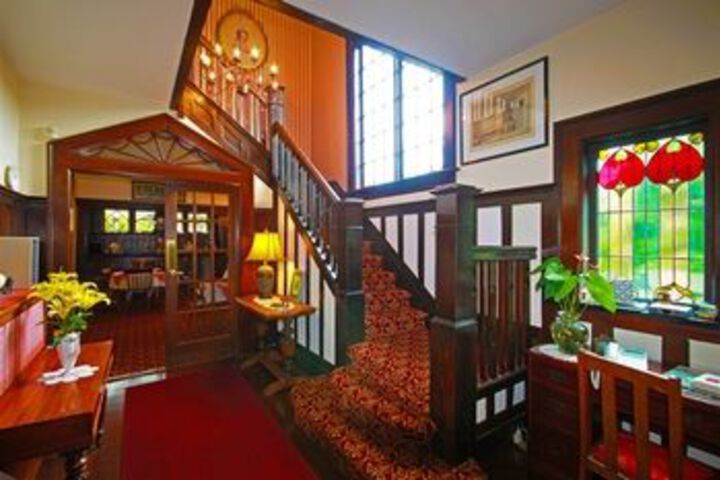 Oak Bay Guest House Bed & Breakfast