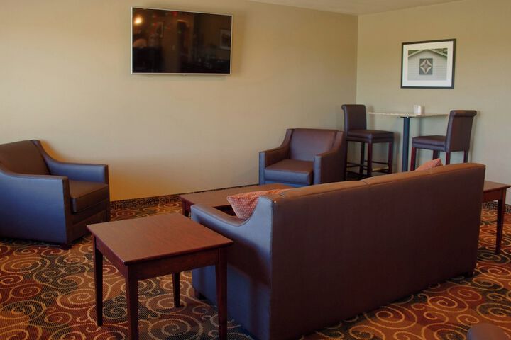 Cobblestone Inn & Suites - Winterset IA