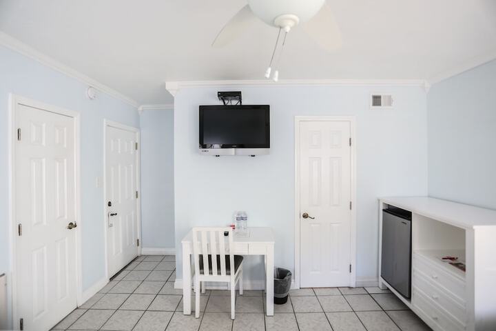 Room 48 of 102