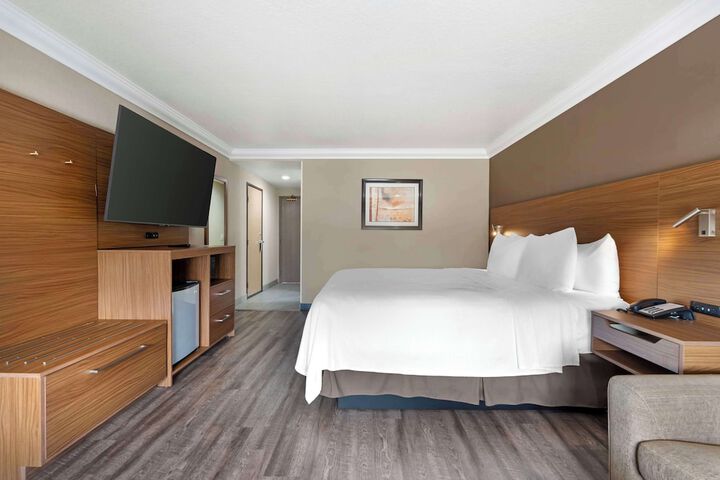 Best Western Plus Newport Mesa Inn