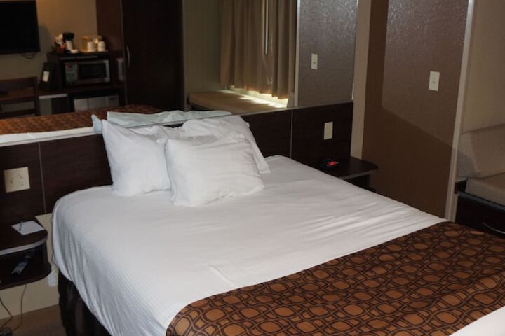 Room 17 of 39