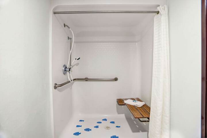 Room 18 of 46