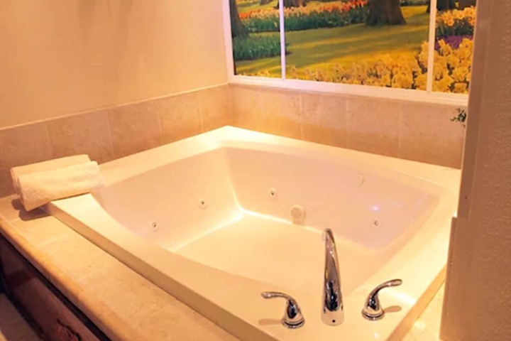 Hot Tub 40 of 42