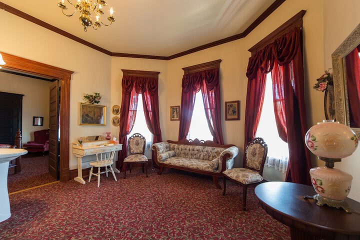 Room 8 of 32