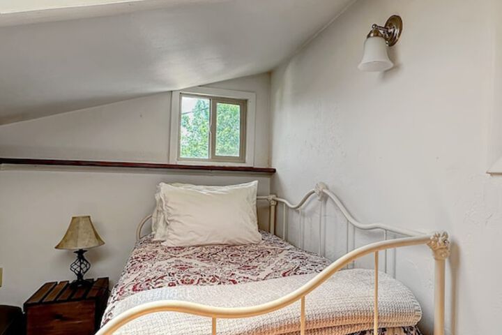 Room 21 of 36