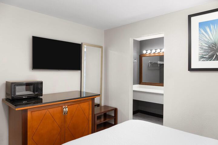 Basecamp Puyallup a Travelodge by Wyndham