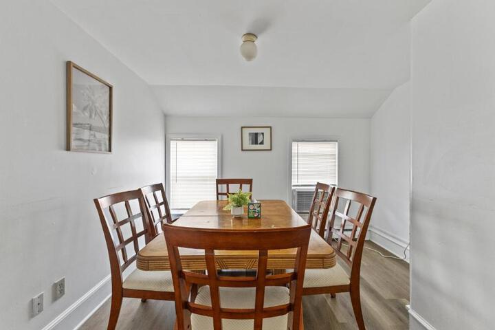 17-19Cozy & Spacious 6BR home in Malden with window AC and free parking