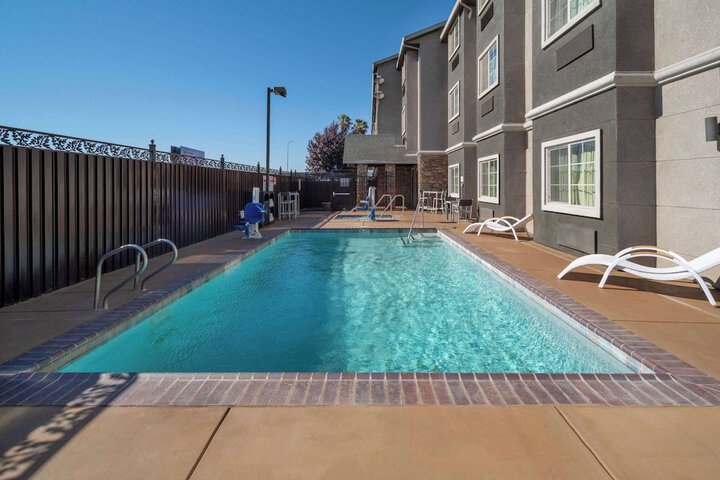 Microtel Inn & Suites by Wyndham Tracy