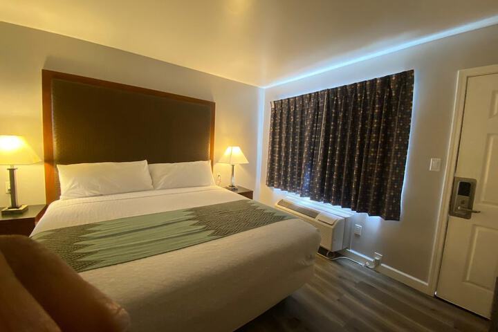 Room 20 of 33