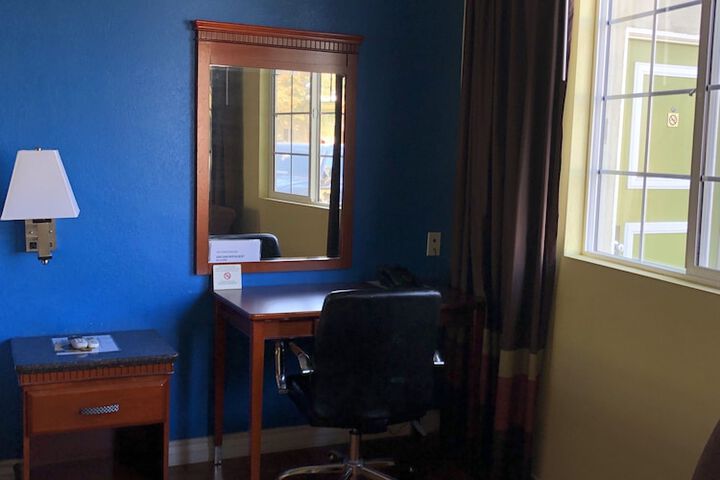 Room 8 of 34
