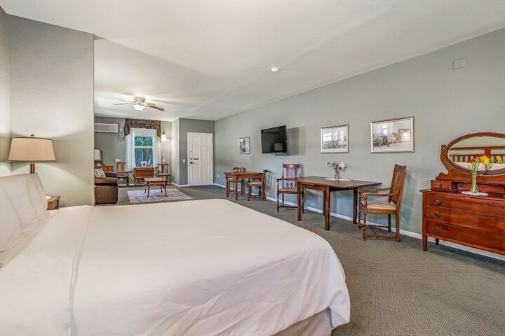 Room 8 of 14