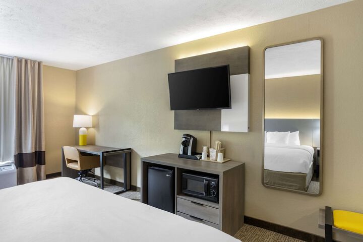 Room 16 of 32