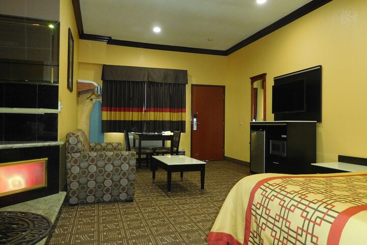 Room 9 of 37
