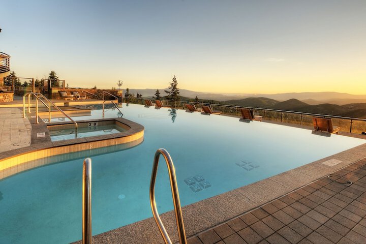 Pool 12 of 306