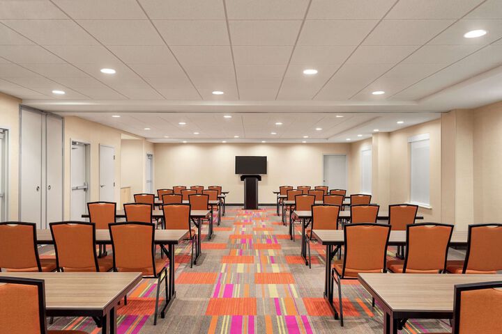 Home2 Suites by Hilton Woodbridge Potomac Mills