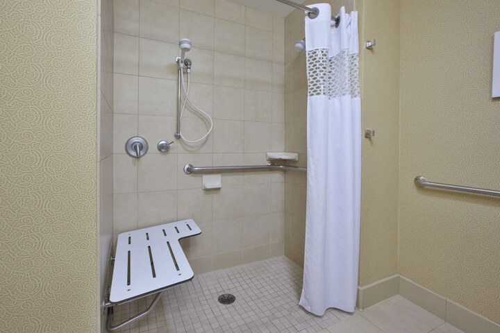 Room 18 of 25