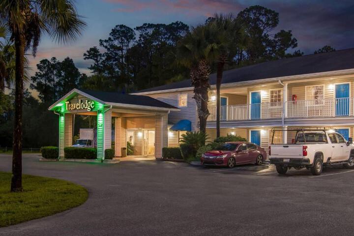 Travelodge Suites by Wyndham MacClenny