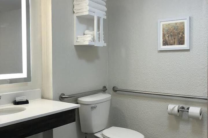 Hampton Inn & Suites Chicago / Hoffman Estates