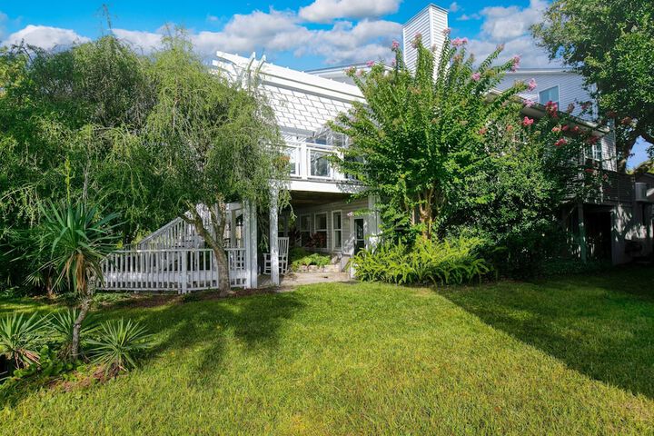 Hemlock by Avantstay Minutes From Folly Beach w / Multiple Patios
