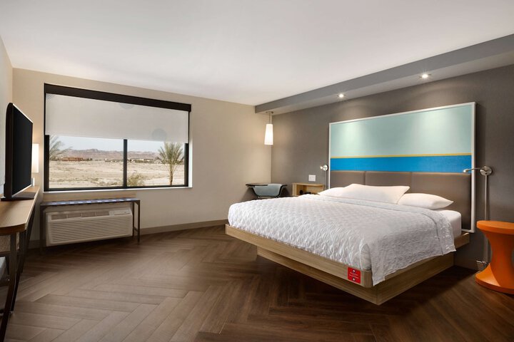 Room 16 of 30