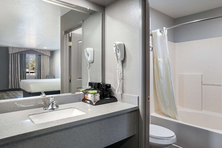Room 14 of 27