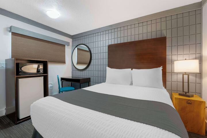 Room 27 of 46