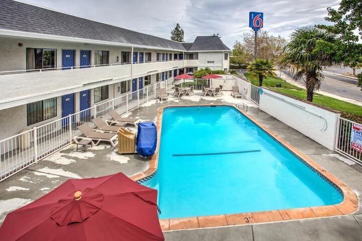 Pool 12 of 65