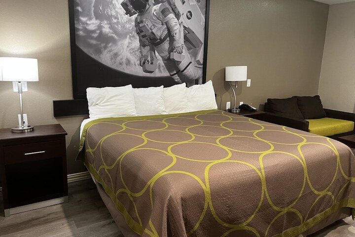 Room 13 of 38