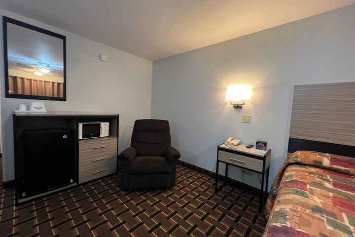 Deluxe Inn